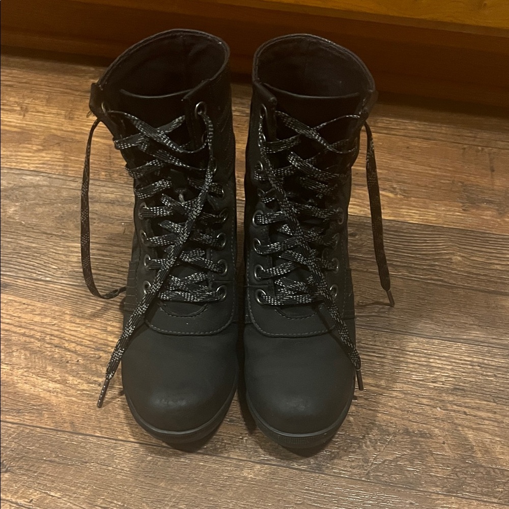 Sorel Black Moto Boots with Gray Laces